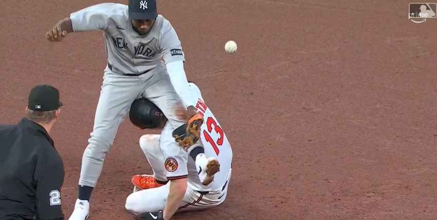 MLB(影)／他直接被「騎到頭上」超火！洋基金鶯板凳清空場面一觸即發