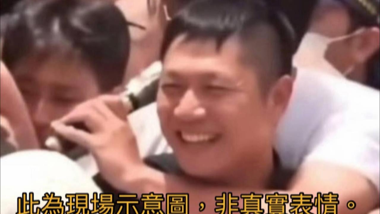 網傳遭勒脖燦笑照是AI合成! 當事員警還原:相信黃國昌沒有惡意