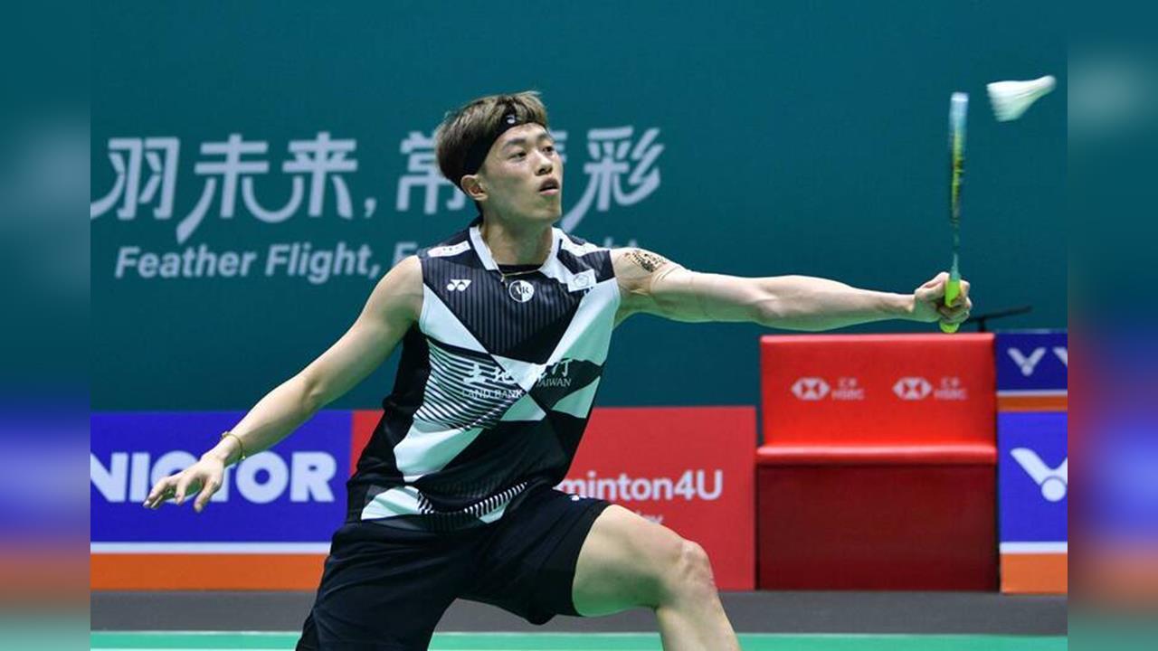 羽球(影)／「左手重砲」林俊易狂轟猛炸南韓對手招架不住！輕鬆挺進男單8強