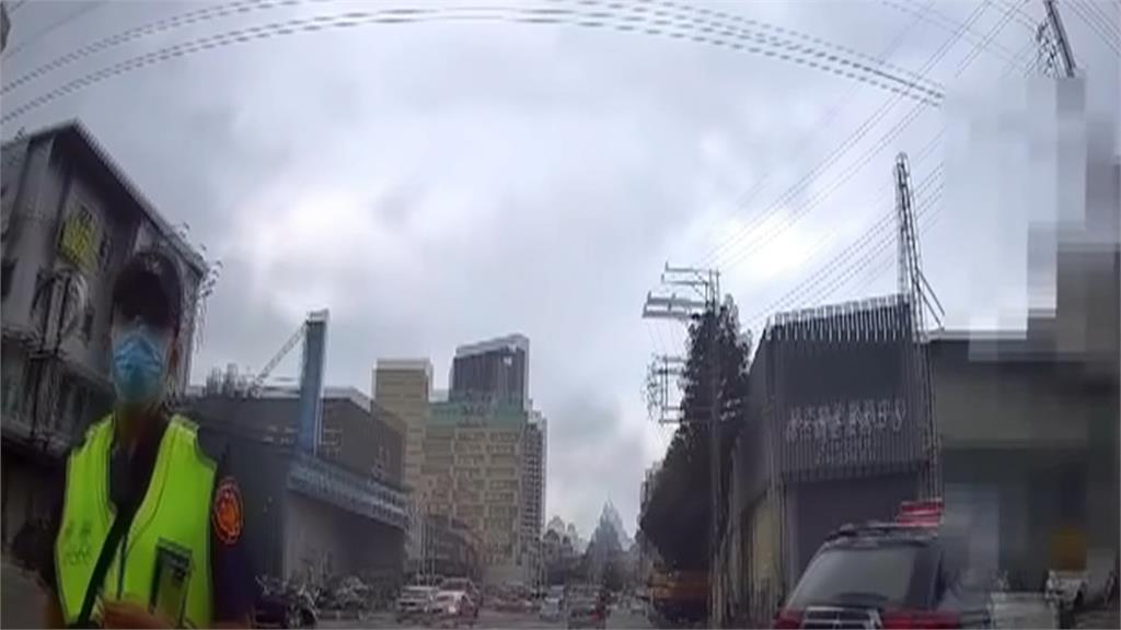 一車擠八人載「泰」滿　移工見警「石化」沒人反抗