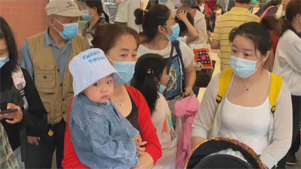 中國開放生育第三胎 挽救人口老化危機