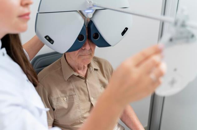 「黃斑部病變」讓失明機率變高！醫：超過「這年紀」最好固定檢查