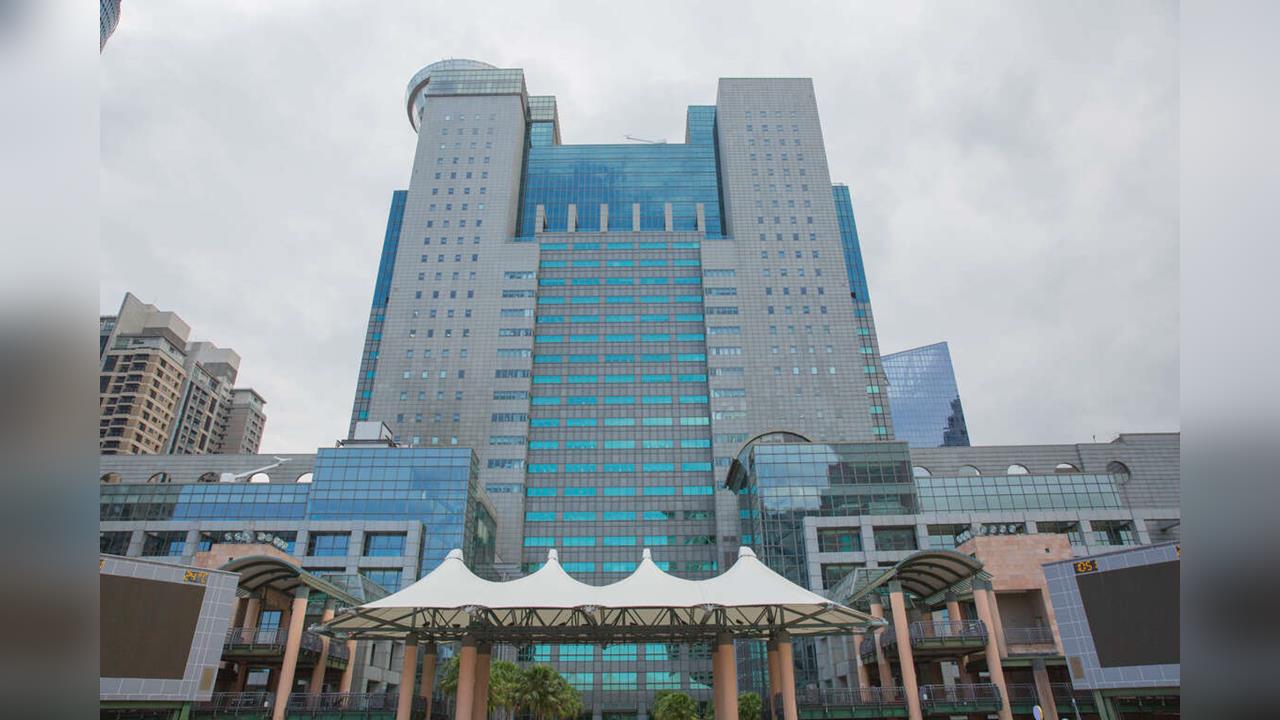 快新聞／新北驚傳校園霸凌！某國中學姊抄球棒狠K學妹、甩巴掌　教育局出手了