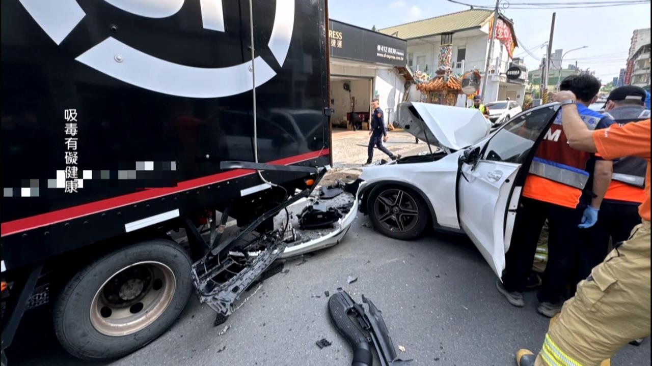 弟毒駕撞車棄車逃逸！　姊衝現場「偷藏證物」企圖滅證