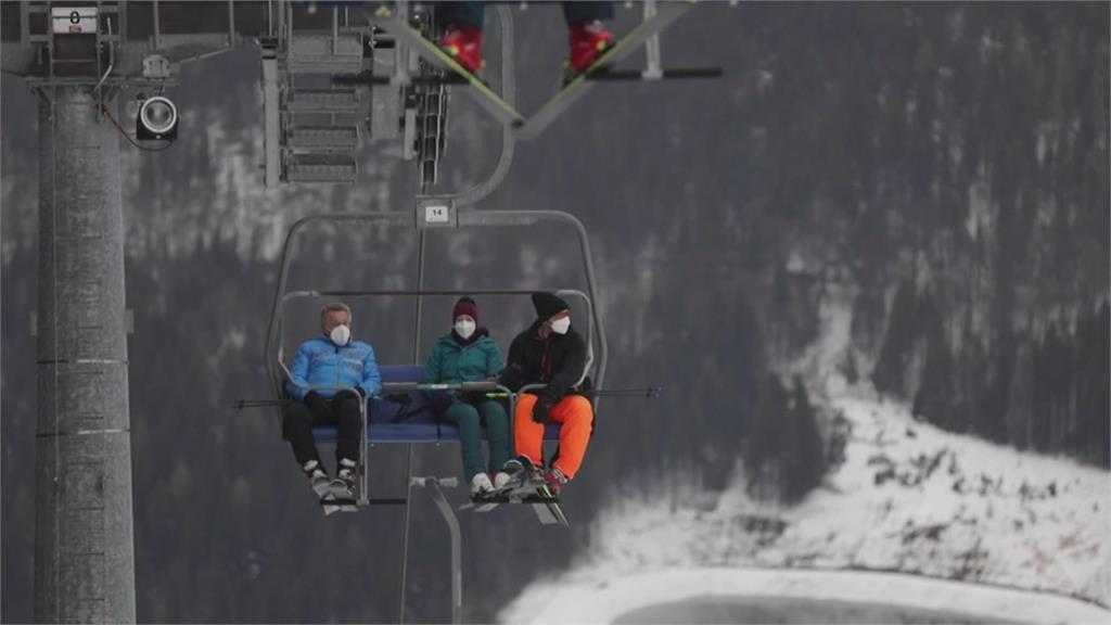防疫規定嚴格 奧地利耶誕滑雪場仍爆滿
