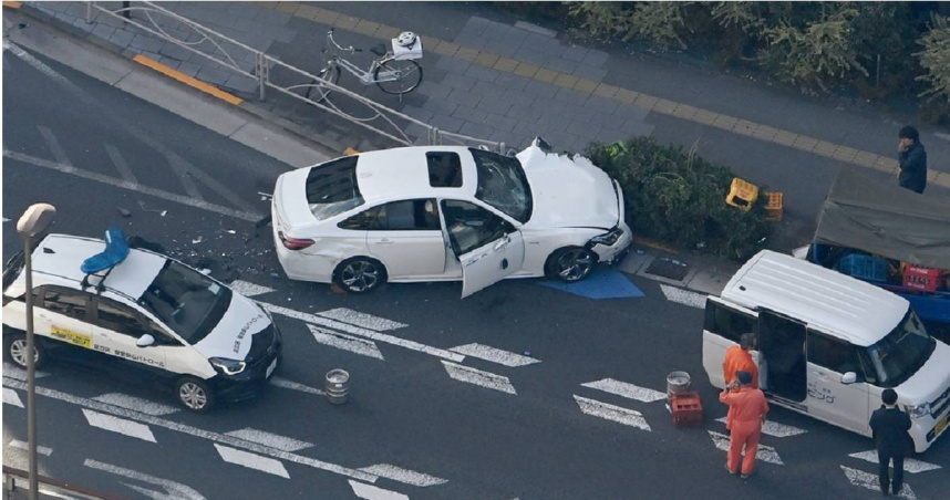 警匪追逐惹禍！東京展示車暴走衝撞行人　釀1死1命危9傷