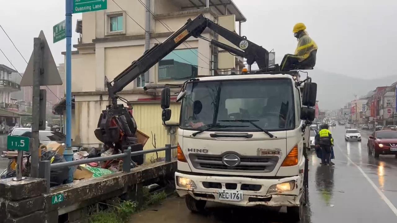 蘇澳大水如光復鄉2.0! 居民家當全泡水.街道如垃圾場