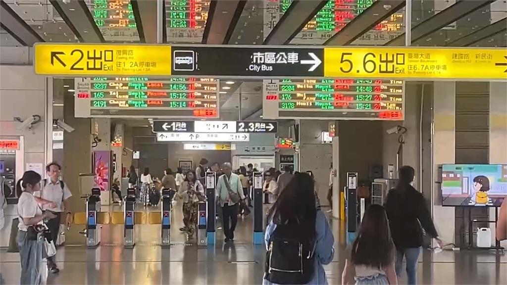 疑不滿列車長勸講電話大聲? 男客暴走嗆:我念法律的