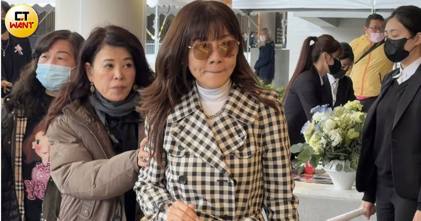 龍千玉低調現身曹西平追思會　哀送前小叔最後一程