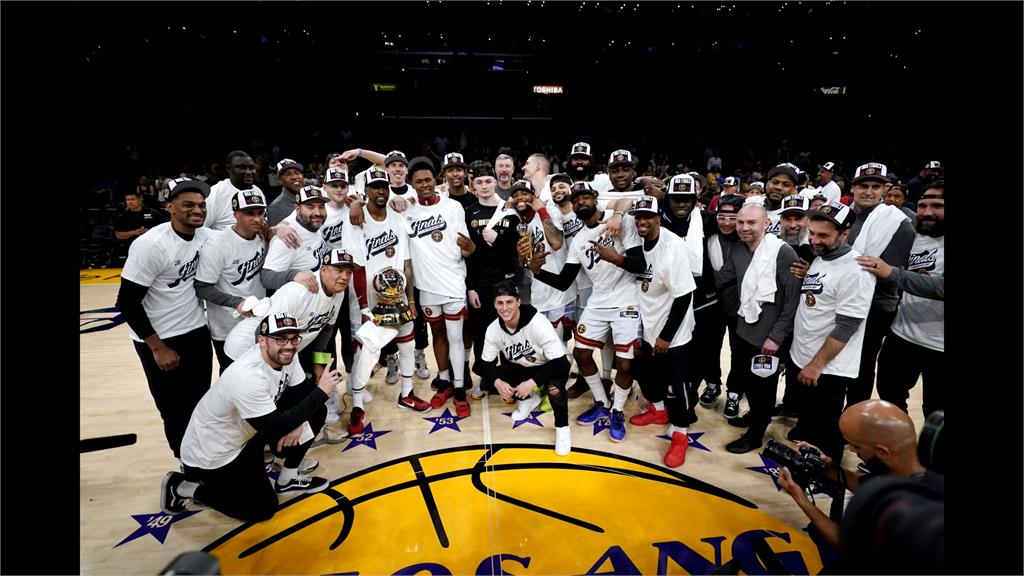 LeBron攻40分救不了　Jokic大三元率金塊4：0橫掃湖人
