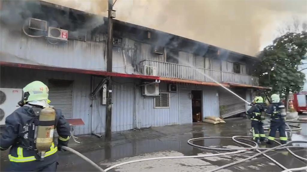宜蘭卡拉OK大火　鐵皮屋迅速延燒