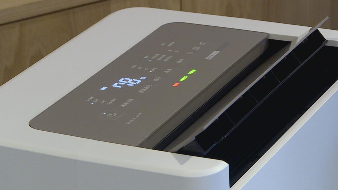 他把除濕機水煮沸泡茶喝「下場超慘」!鄉民讚「勇者」笑回:裡面全是生物膜…