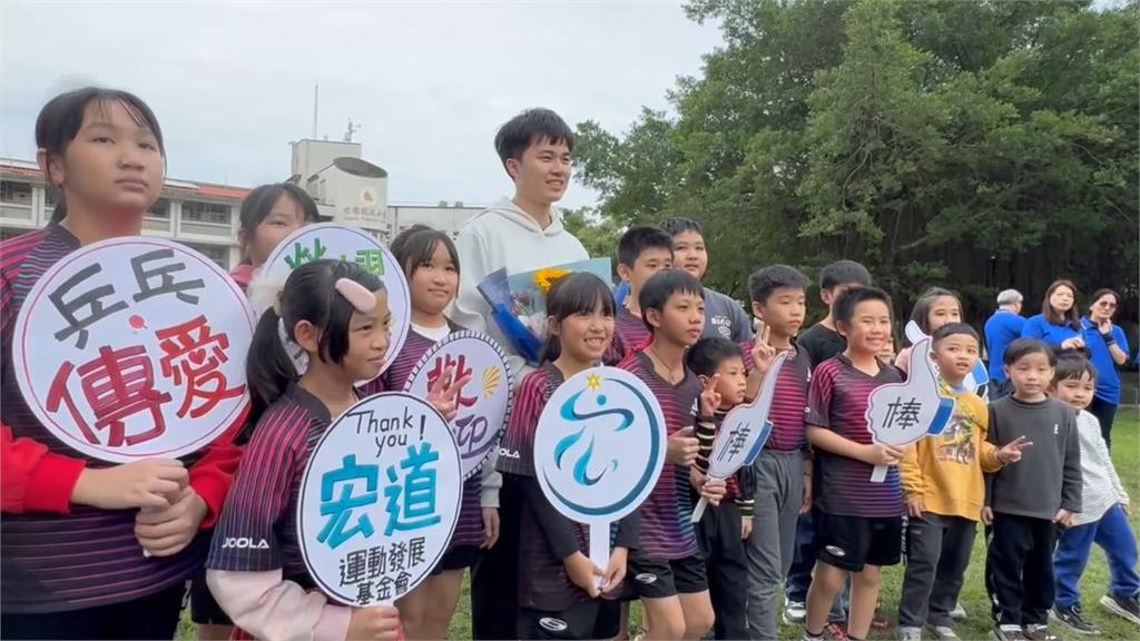 快新聞／宏道基金會攜手「小林同學」林昀儒　赴宜蘭公館國小捐贈10萬元激勵選手