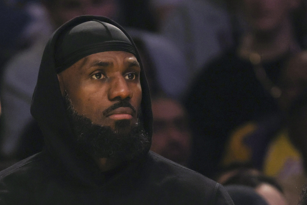 NBA(影)/39歲詹皇本季首度缺席 板凳暴徒竄起湖人主場中止連敗