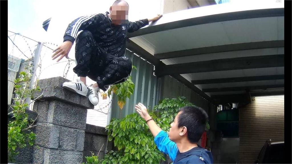 警察來了快跑！男子以為遭通緝助攻隊友遭逮