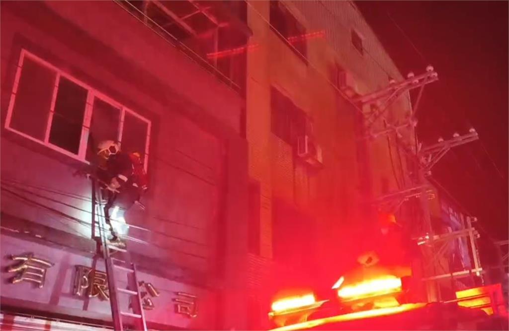 快新聞／土城移工宿舍火警釀1死5傷　　女移工「爬上廣告燈牌」緊急求生