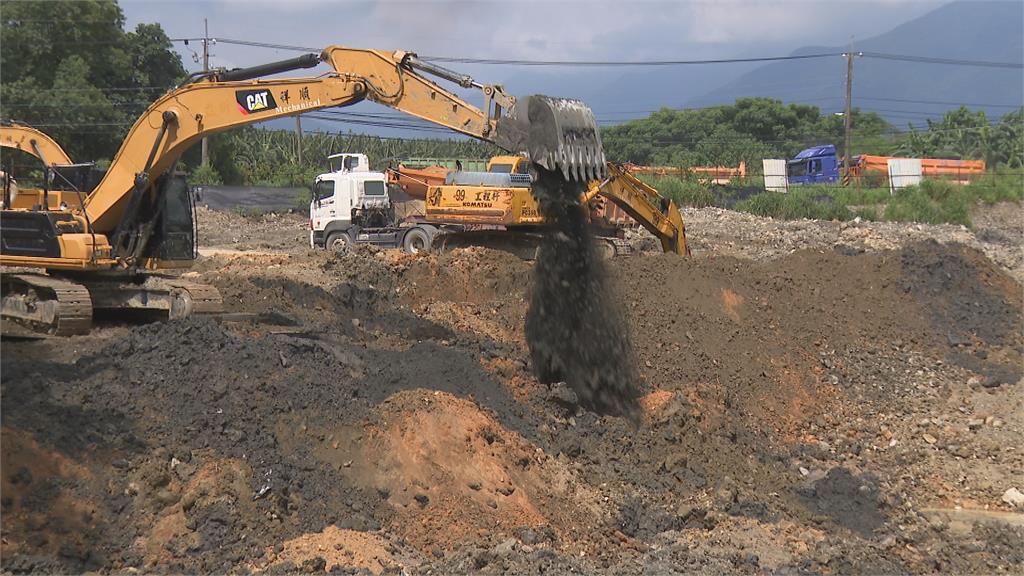 高雄農地遭違法採砂石　連日豪雨掏空地基　民眾憂行車安全