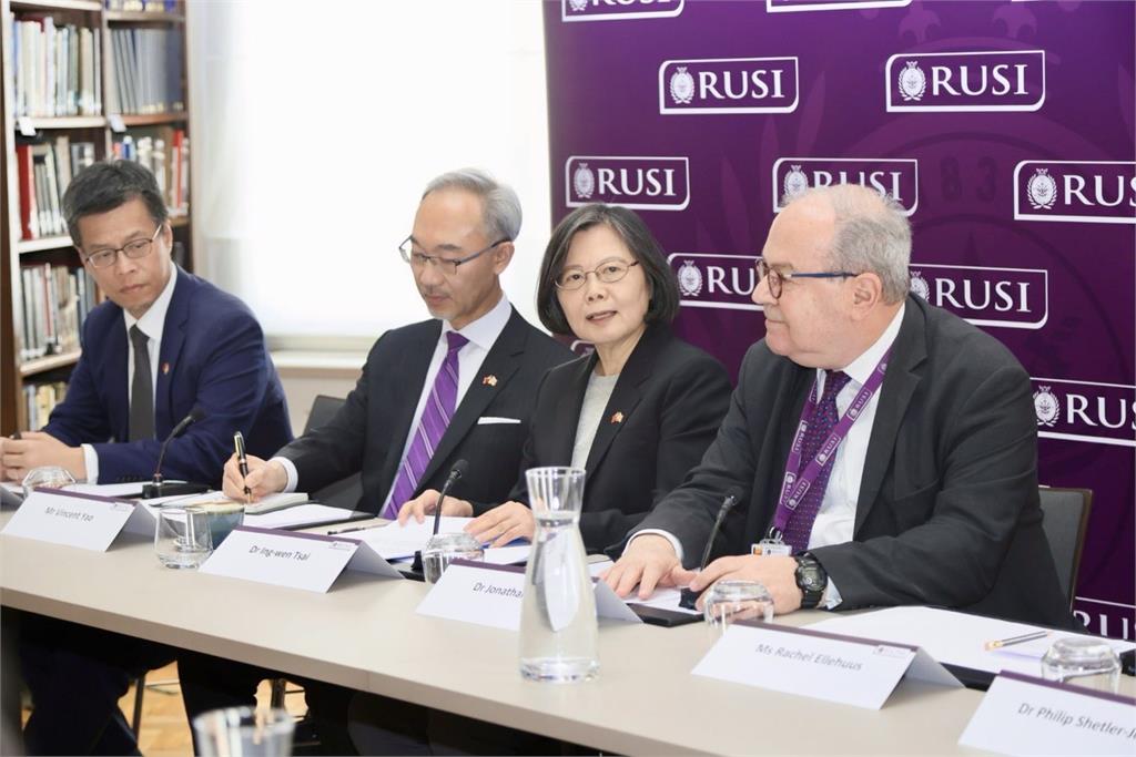 快新聞／蔡英文造訪英國智庫RUSI　與學者專家交換國際情勢意見
