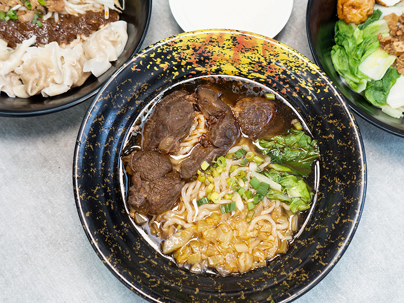 中國醫水湳校區「井然初麵舖」眷村美食川味牛肉麵一試成主顧