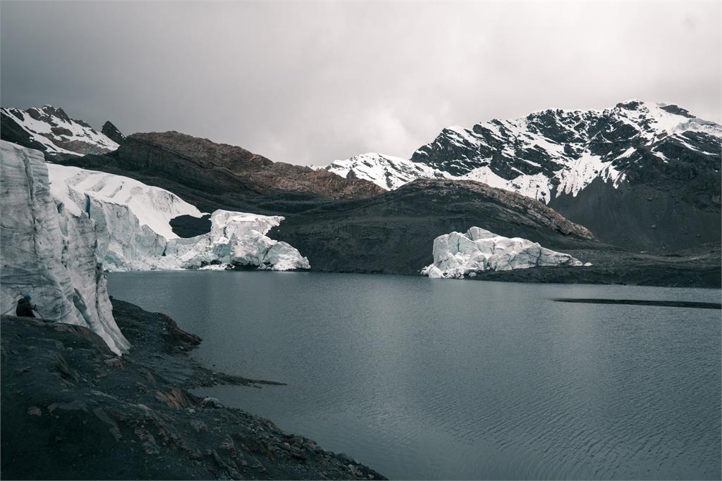 全球極端氣候加速...格陵蘭冰蓋頂部史上首次下雨　降下70億噸的雨水