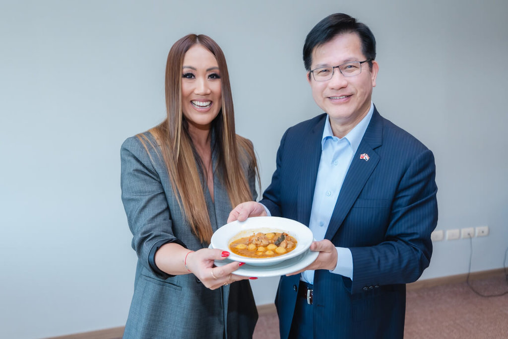 林佳龍訪巴拉圭受網紅款待 道地美食牽起兩國情誼