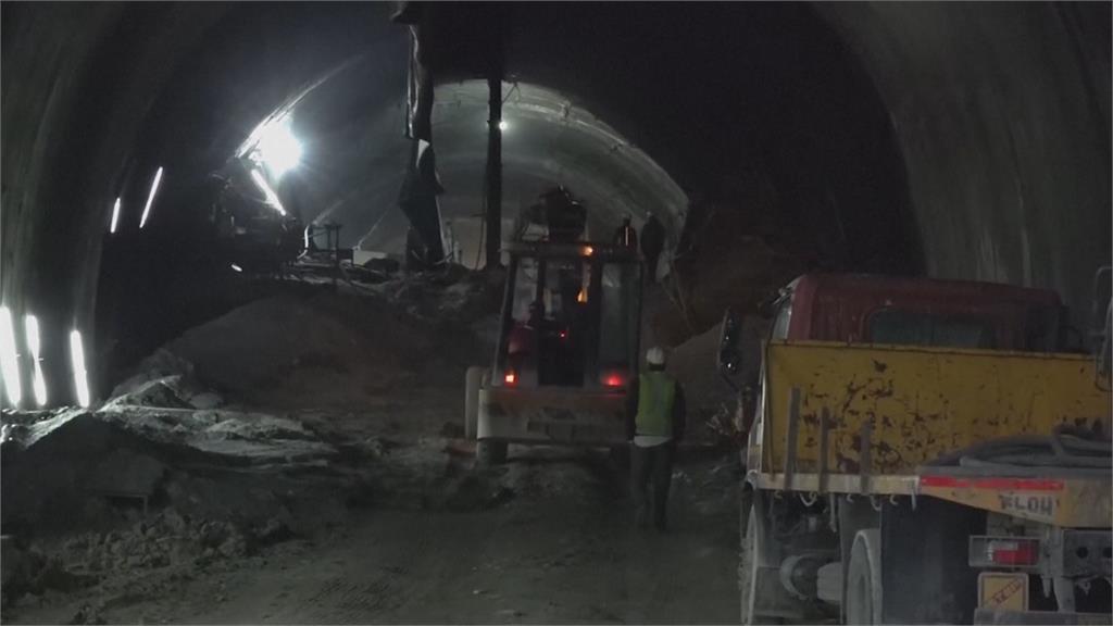 印度公路隧道坍塌　至少40名工人受困超過35小時