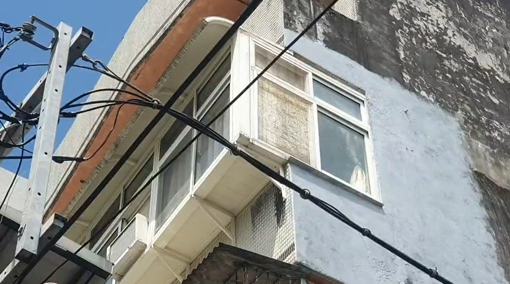 快新聞／宜蘭1歲男嬰「爬窗」從4樓重摔到1樓 送醫後宣告不治