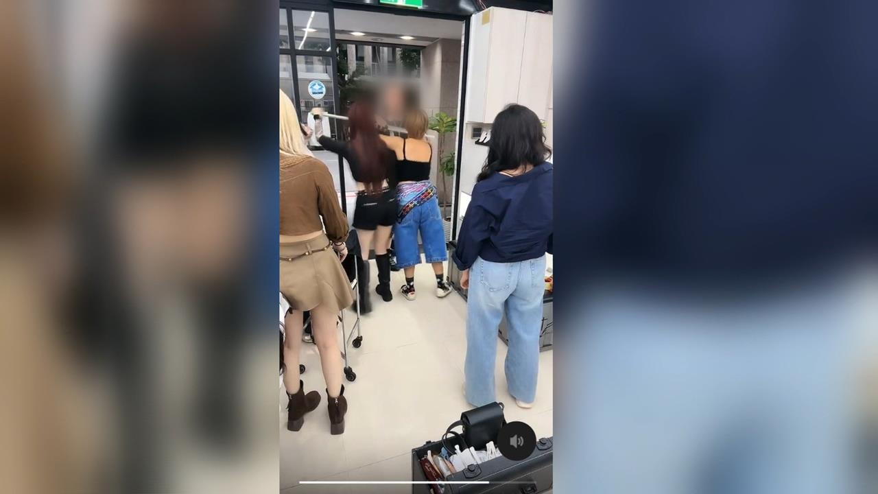 西門町理髮店遇老外「鬧場」　女店員持棍棒驅離　雙方爆衝突