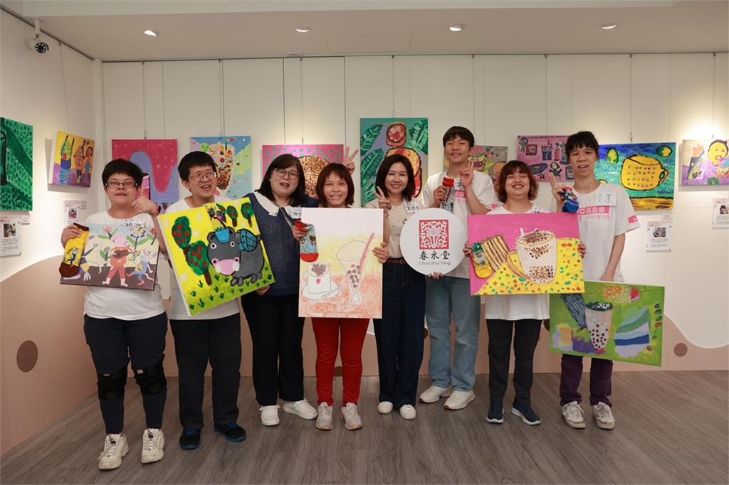 李洋化身體育老師快閃快樂襪子店 助瑪利亞青年圓夢