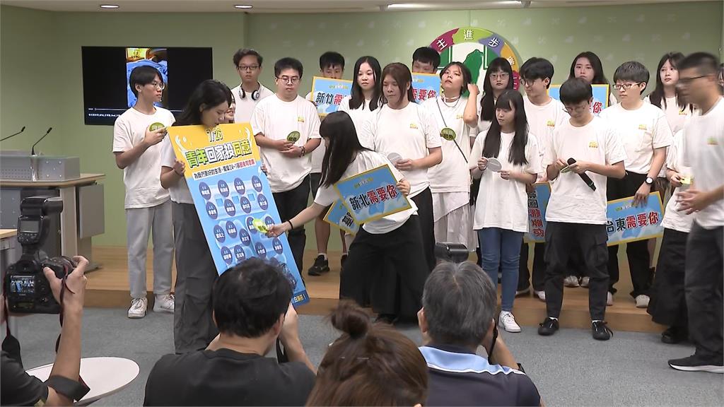 藍綠推CF影片籲726投票 「誰選輸翻桌」激烈互槓