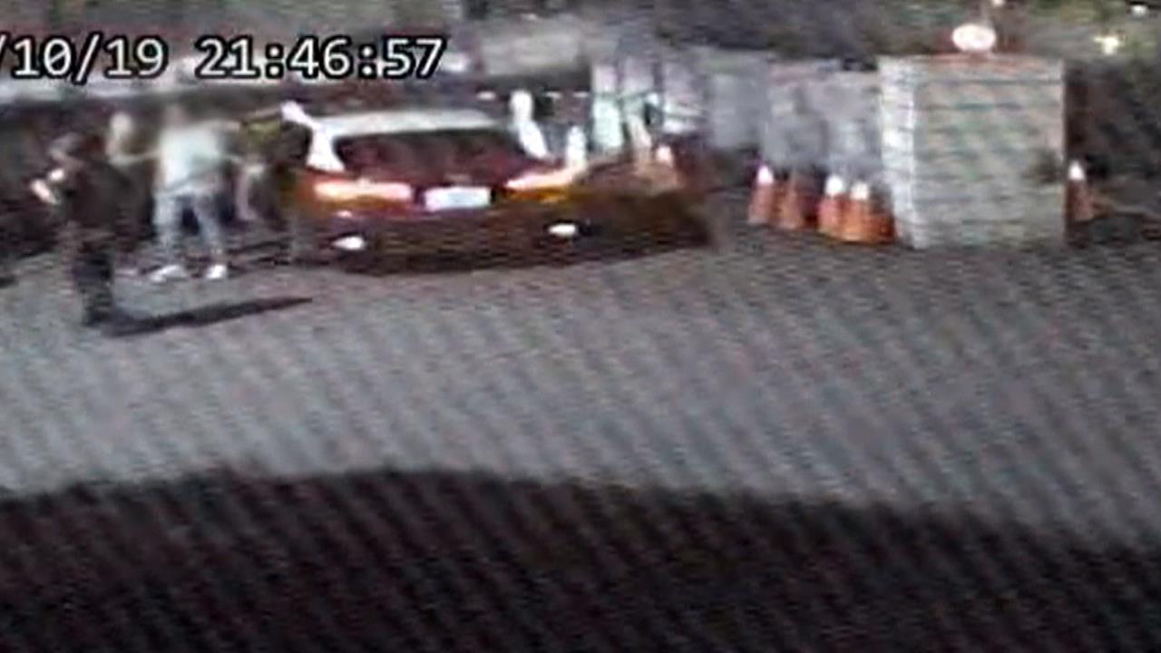 誤認戰鬥邀約？台中2車「按喇叭」衝突　1人疑持石砸窗