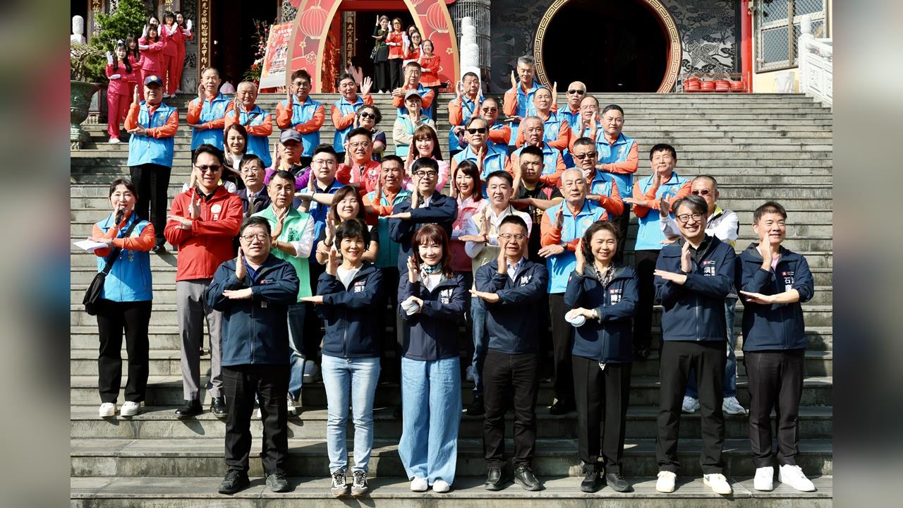 快新聞／人氣超旺！陳其邁高雄3區走春拜廟　祈願國家繁榮進步、馬上成功