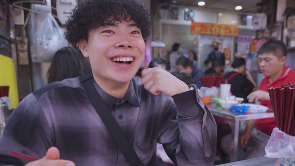 日本少年初嚐台灣國民美食秒愛上　「連吃2碗」狂讚：非常有台灣的感覺