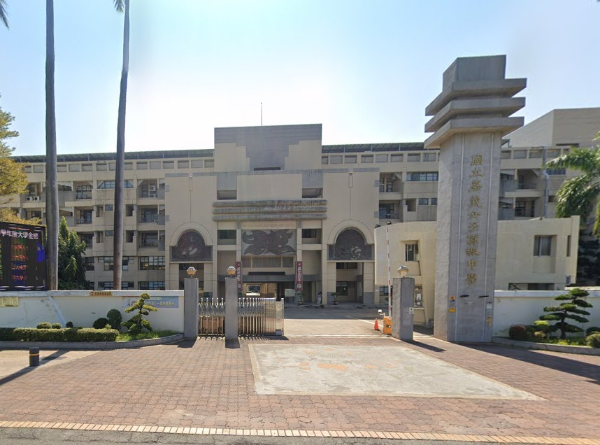 百年嘉女暌違14年收男生 30人全數報到