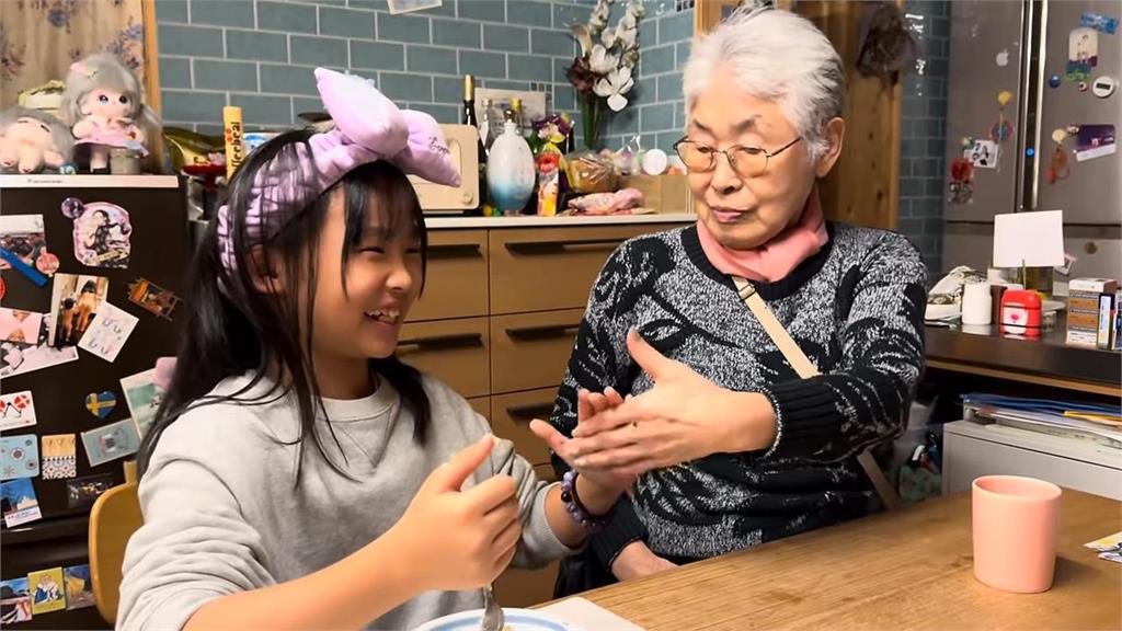 9歲曾孫和9旬外祖母歲數相加近百歲　「互祝福要健康」畫面感動網