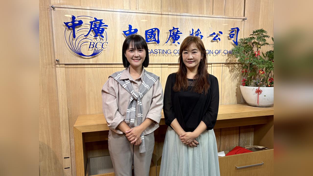 快新聞／沈伯洋「勇敢跨圈」免提綱受訪　連藍白媒體人都誇讚「夠屌」