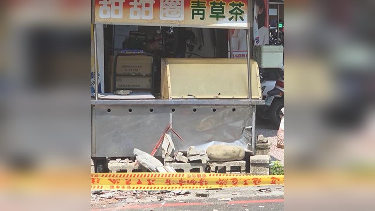 屋齡３０年！台中大樓「外牆掉落」　砸中甜甜圈攤　老闆娘備料躲劫