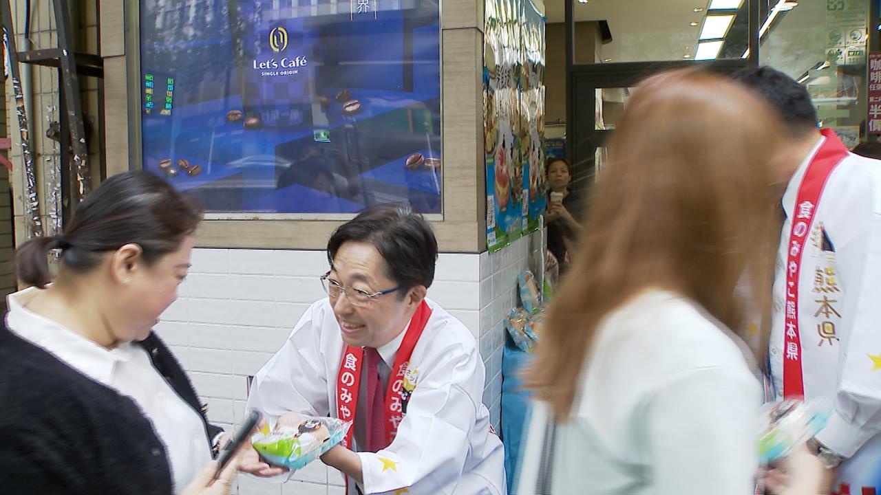 卡哇伊！熊本熊現身台北街頭發早餐　民眾嗨翻搶合照