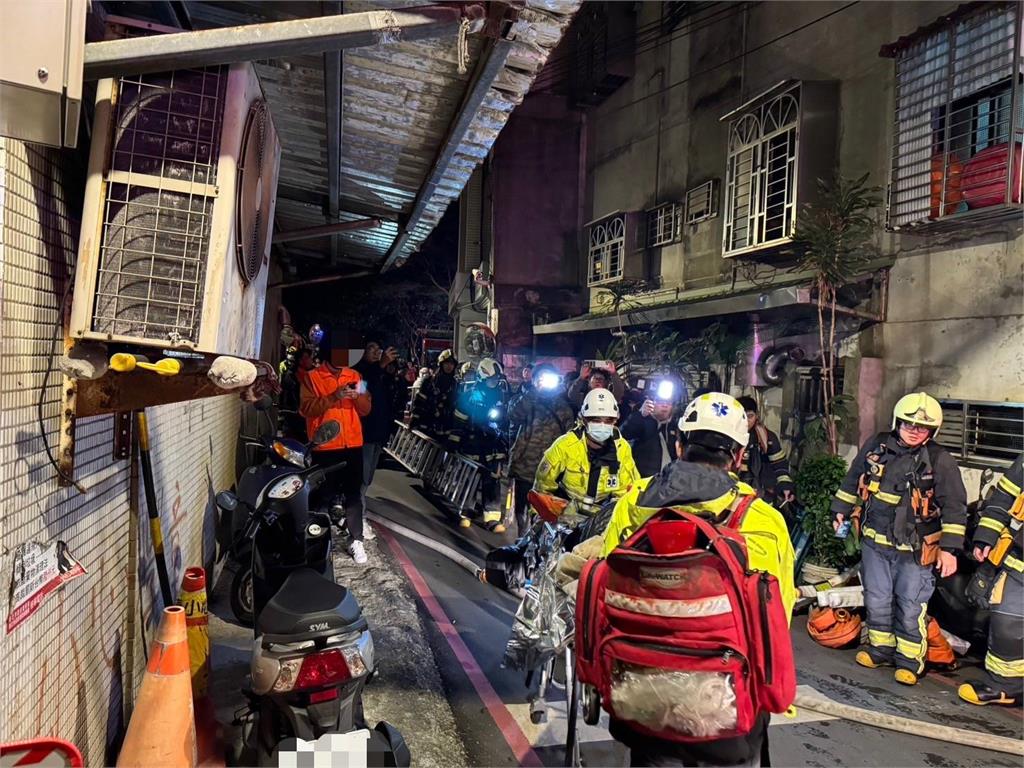 快新聞／新北板橋民宅深夜竄火！3人受困救出送醫　不排除人為縱火