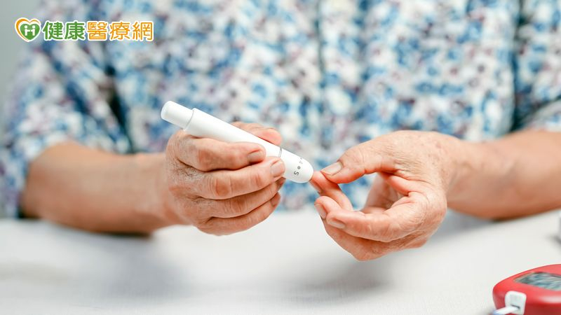 糖友「手抖、冒冷汗」竟是低血糖發作　醫建議15/15法則救急