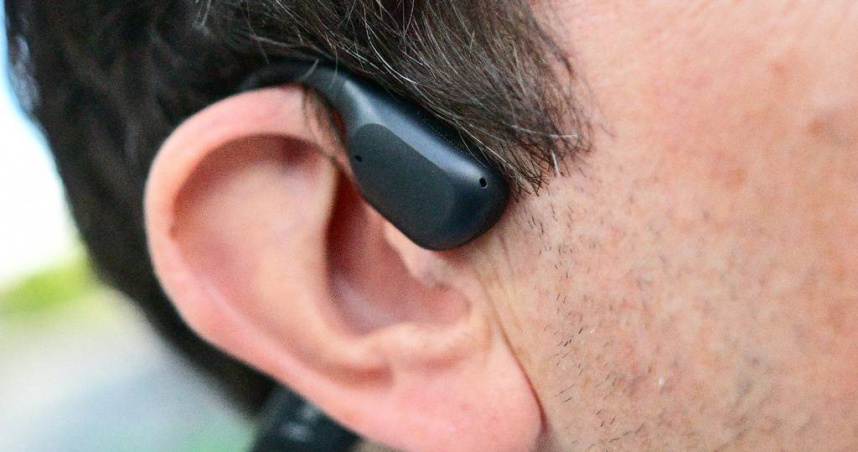 耳朵癢別亂挖！醫夾出「天婦羅級耳屎」　竟塞滿整個耳道