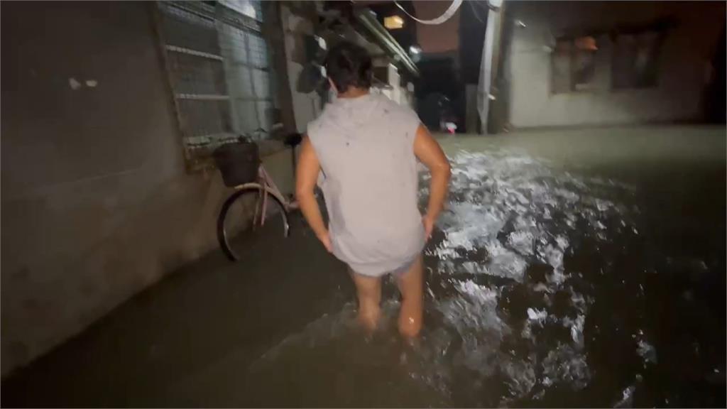 旗津污水廠爆管！污水溢流民宅　50戶慘受害「臭到無法睡」