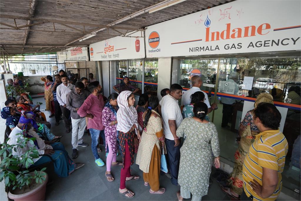 揚言全球準備面對「200美元1桶」油價　伊朗軍方預告對中東金融機構出手