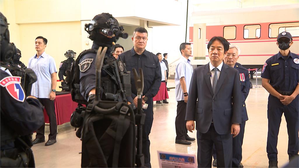 對國安高度重視！　賴總統視導「反恐中心」　頒發加菜金