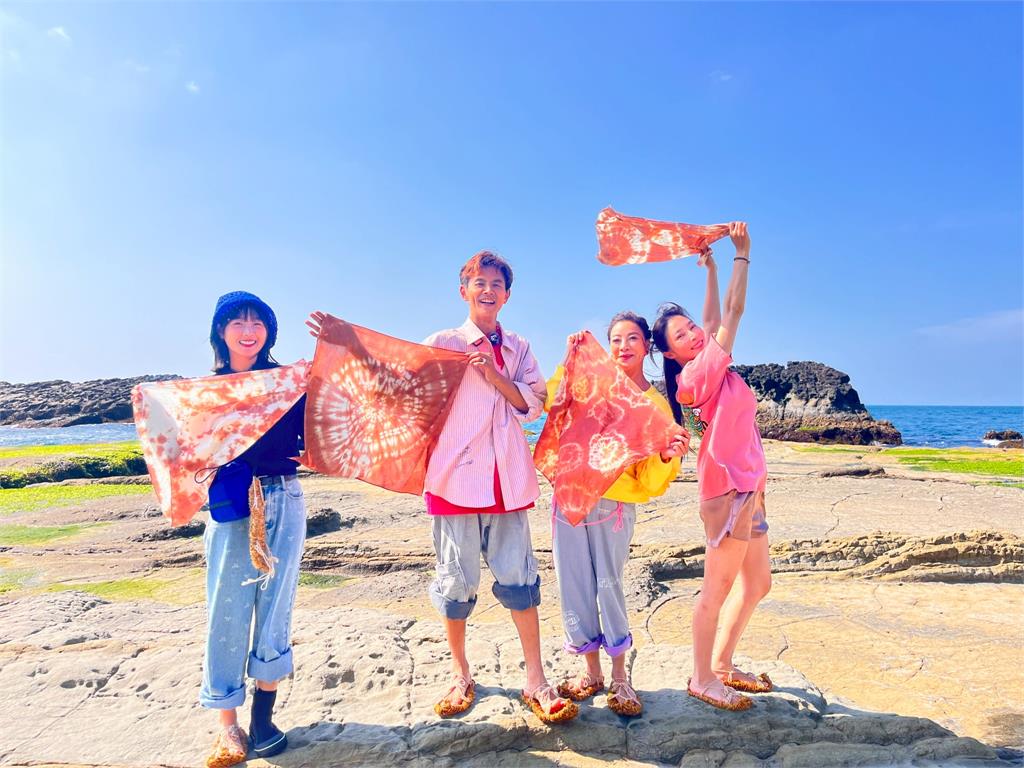 《綜藝新時代》張家瑋洗石花菜太累！路邊M字腿讓路人快要流鼻血