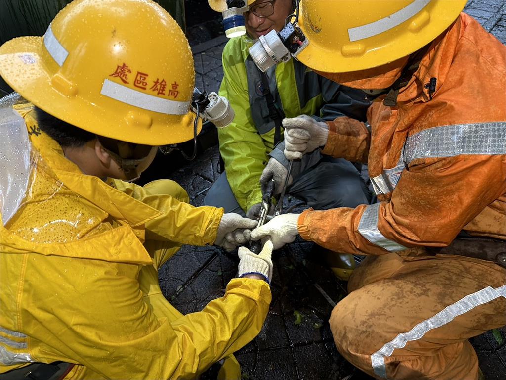 丹娜絲颱風侵襲 全台近50萬戶曾停電