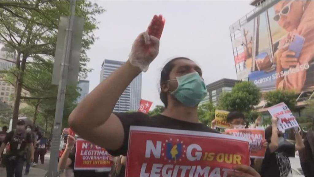 台北街頭數百人集結 全球18國41城市 發起示威遊行 力挺緬甸反政變