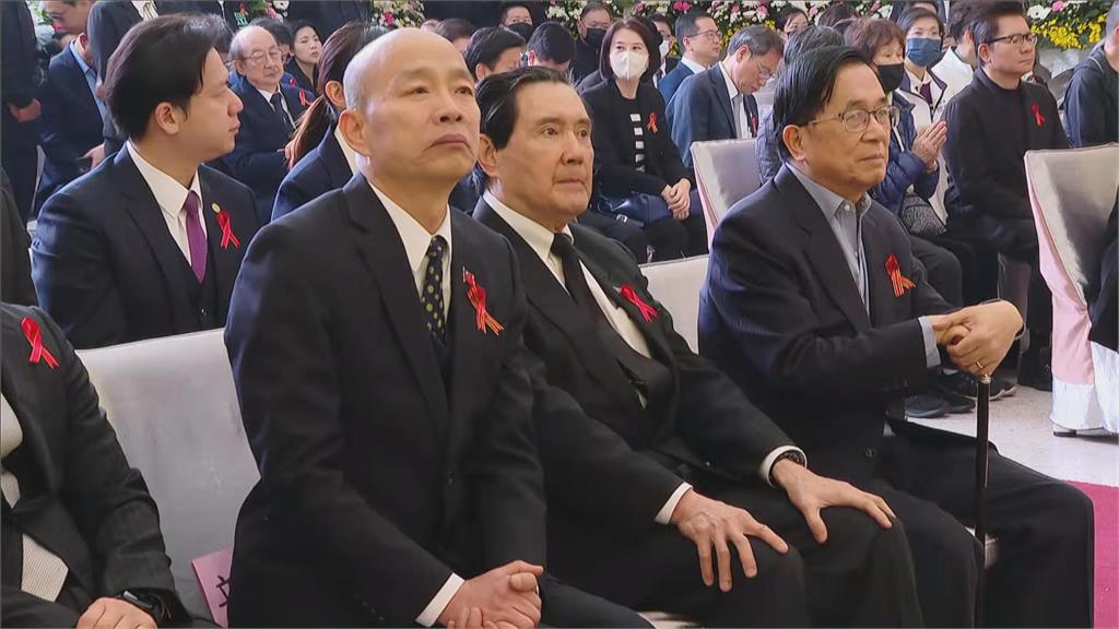 快新聞／「柯爸」告別式與扁馬並肩而坐　韓國瑜：在最傷心無助之時表達哀悼