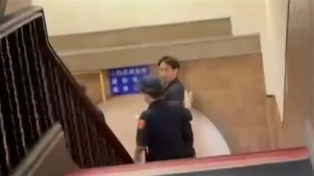 涉幫詐團洗錢遭重判15年　杜秉澄怒吼「徐巧芯叫我認罪」
