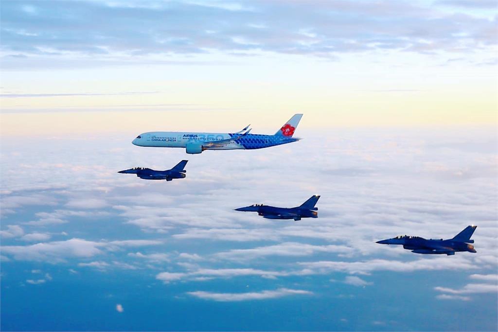 快新聞／賴總統今出訪太平洋3友邦　國軍F-16V戰機伴飛英姿曝光了